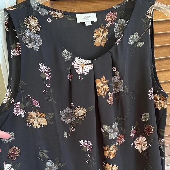 LOFT Black Floral Sleeveless Blouse - Picture 4 of 6